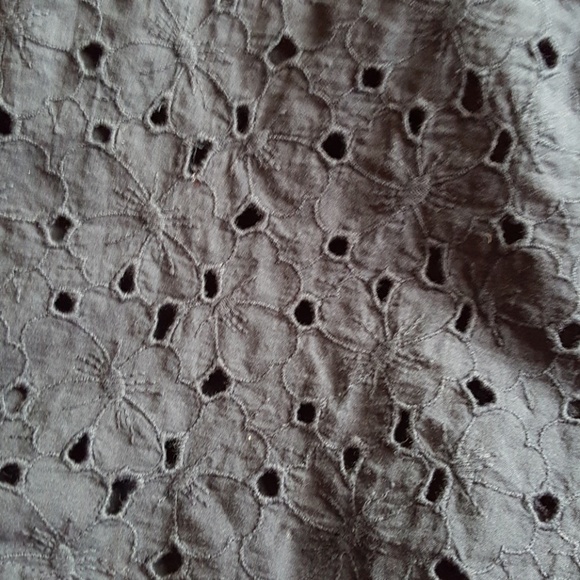 Medium navy blue Hollister top. Like new - Picture 4 of 5